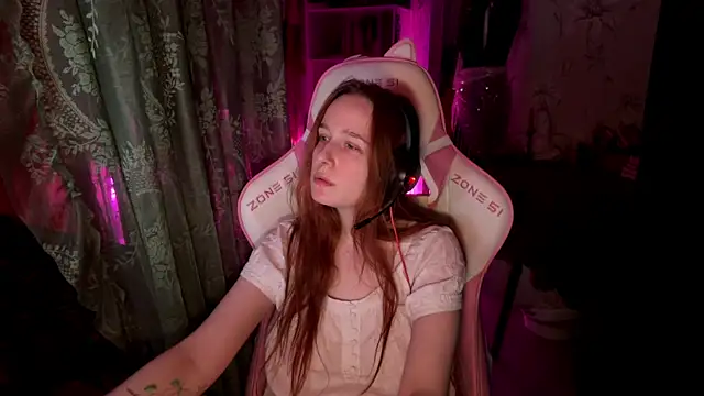 Snapshot of pearl_princess_ chatting on May 22, 2026, 12:51 am pearl princess online show from May 22, 2026, 12:51 am