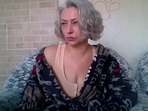 Lorie Carrie online show from April 15, 2026, 8:21 am