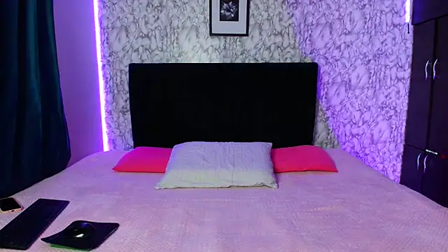 camii evanss online show from November 12, 2025, 6:14 am