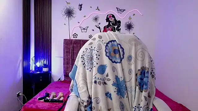 elena detroya online show from December 15, 2025, 12:31 pm