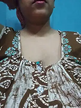 Snapshot of sexyindi_couple chatting on June 10, 2026, 7:51 am sexyindi couple online show from June 10, 2026, 7:51 am