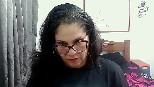 Mistresskloe01 online show from January 13, 2026, 12:43 pm