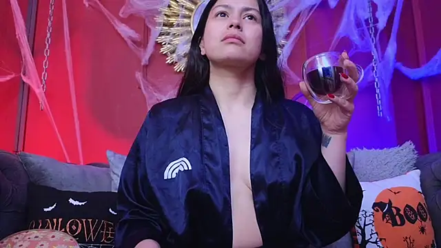 Julieta Russell online show from October 28, 2025, 12:09 pm