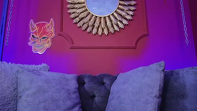 Julieta Russell online show from November 20, 2025, 11:43 am