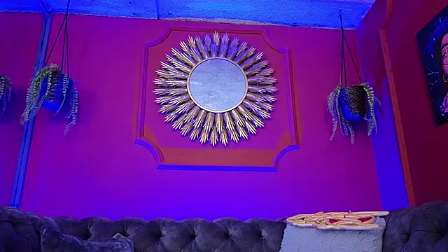 Julieta Russell online show from April 15, 2026, 11:17 am