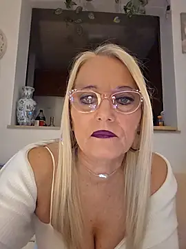 kikkastar online show from February 6, 2026, 8:56 pm