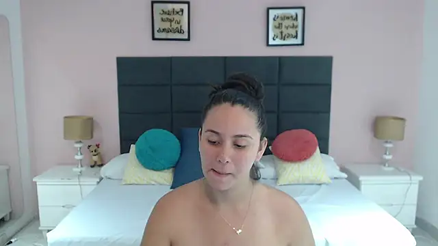 Snapshot of MadisonJenner chatting on January 9, 2025, 2:51 pm MadisonJenner online show from January 9, 2025, 2:51 pm