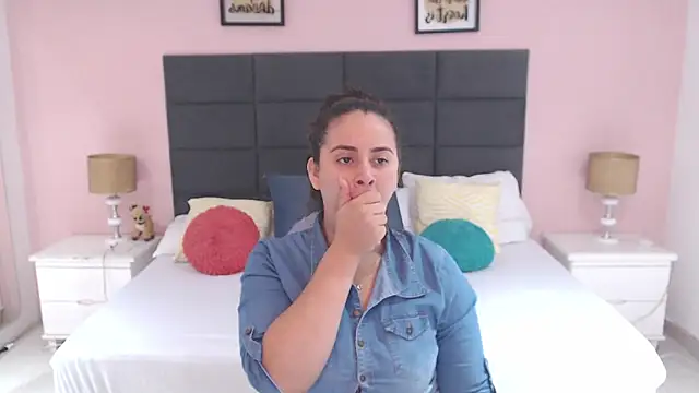 Snapshot of MadisonJenner chatting on January 16, 2025, 11:15 am MadisonJenner online show from January 16, 2025, 11:15 am