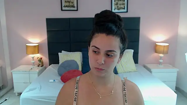 Snapshot of MadisonJenner chatting on January 17, 2025, 5:19 pm MadisonJenner online show from January 17, 2025, 5:19 pm