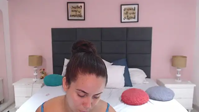 Snapshot of MadisonJenner chatting on January 18, 2025, 1:29 pm MadisonJenner online show from January 18, 2025, 1:29 pm