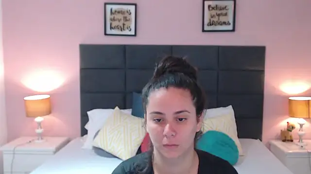 Snapshot of MadisonJenner chatting on February 1, 2025, 11:43 am MadisonJenner online show from February 1, 2025, 11:43 am