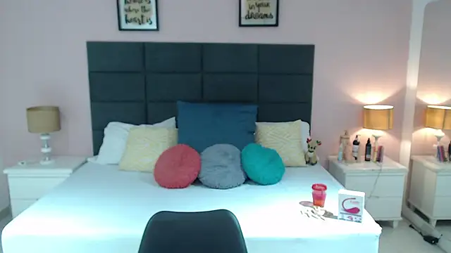 Snapshot of MadisonJenner chatting on March 9, 2025, 10:52 am MadisonJenner online show from March 9, 2025, 10:52 am