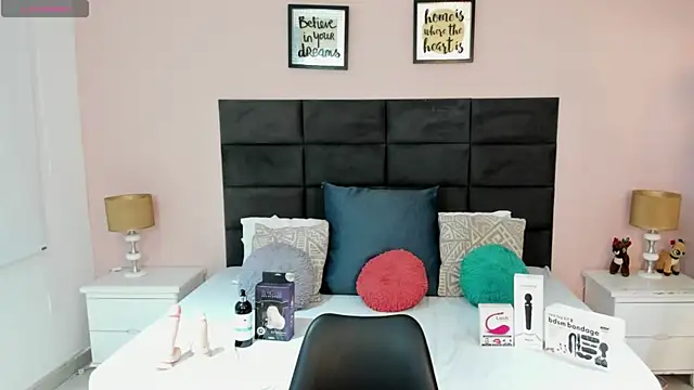 Snapshot of MadisonJenner chatting on November 15, 2025, 12:56 pm MadisonJenner online show from November 15, 2025, 12:56 pm