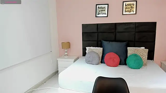 Snapshot of MadisonJenner chatting on November 16, 2025, 12:22 pm MadisonJenner online show from November 16, 2025, 12:22 pm