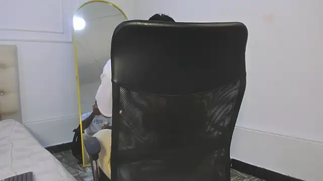 Big furry bear13 online show from February 5, 2026, 3:49 pm