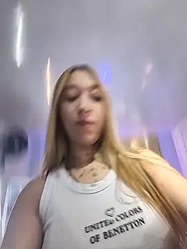 Snapshot of MollyCruz chatting on December 20, 2025, 10:44 am MollyCruz online show from December 20, 2025, 10:44 am