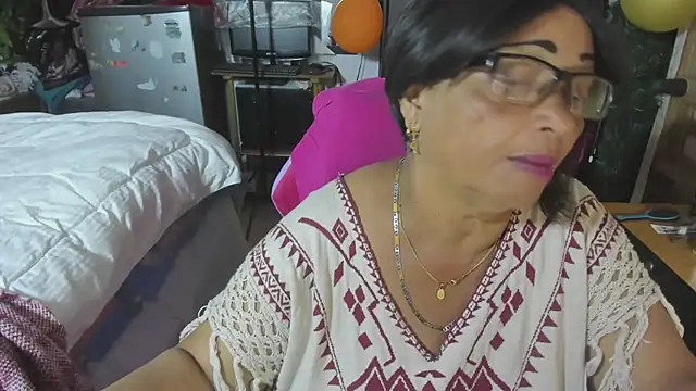 Snapshot of Mrs_mommy_ chatting on November 12, 2025, 7:24 pm Mrs mommy online show from November 12, 2025, 7:24 pm