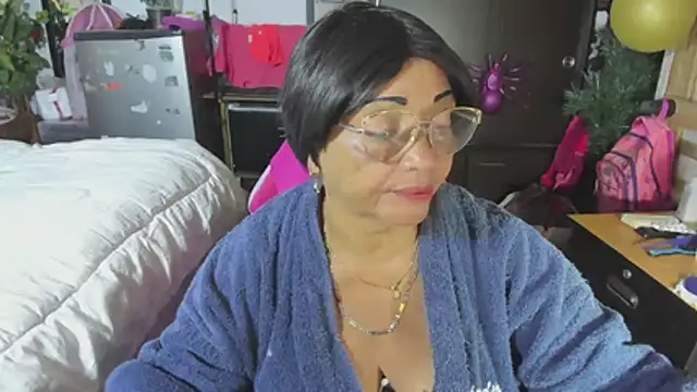Snapshot of Mrs_mommy_ chatting on November 18, 2025, 6:56 pm Mrs mommy online show from November 18, 2025, 6:56 pm