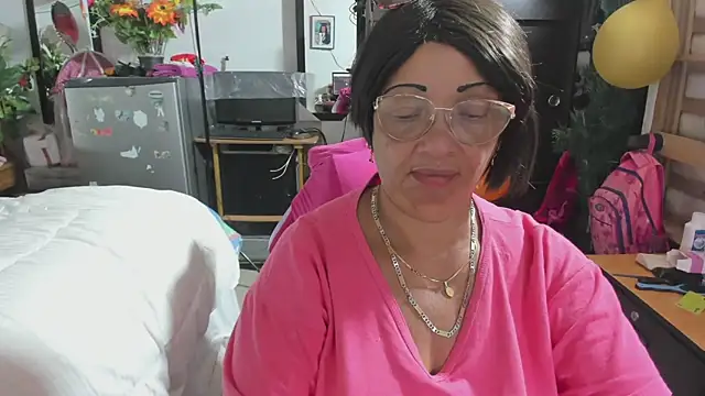 Snapshot of Mrs_mommy_ chatting on November 20, 2025, 8:52 pm Mrs mommy online show from November 20, 2025, 8:52 pm