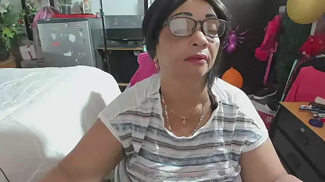 Snapshot of Mrs_mommy_ chatting on November 23, 2025, 6:08 pm Mrs mommy online show from November 23, 2025, 6:08 pm