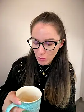 HotXMom online show from January 7, 2026, 7:22 am