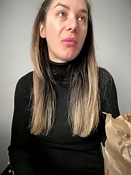 HotXMom online show from January 14, 2026, 7:58 am