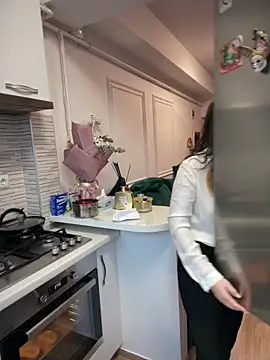 HotXMom online show from February 5, 2026, 7:13 am