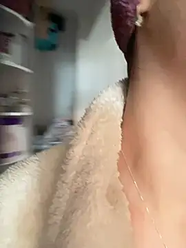 HotXMom online show from February 19, 2026, 7:48 am