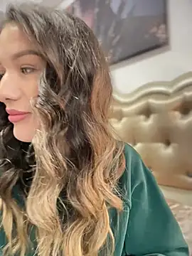 HotXMom online show from March 19, 2026, 7:34 am