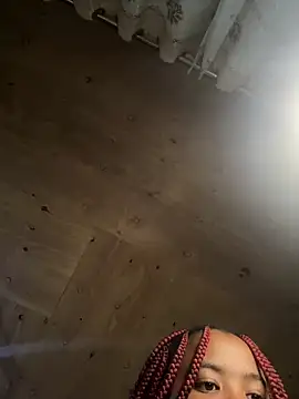 Linahlove online show from January 3, 2025, 7:39 pm