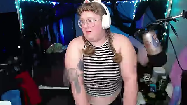 FatVeronica online show from February 4, 2025, 4:15 am