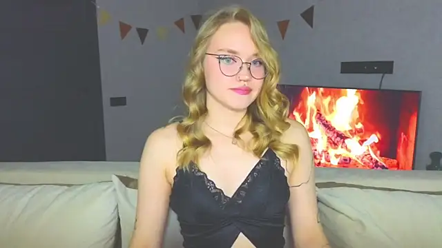 Snapshot of Aurora_Golden1 chatting on December 7, 2024, 7:21 pm Aurora Golden1 online show from December 7, 2024, 7:21 pm