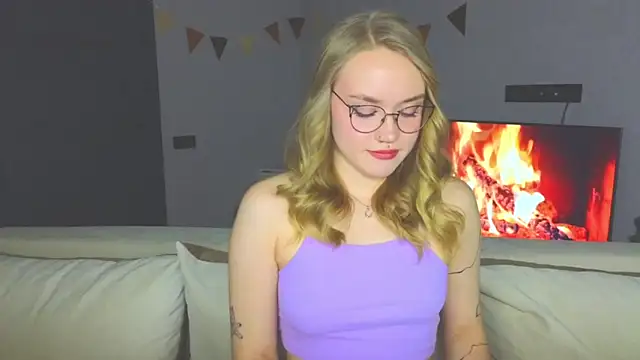 Snapshot of Aurora_Golden1 chatting on December 9, 2024, 3:33 pm Aurora Golden1 online show from December 9, 2024, 3:33 pm