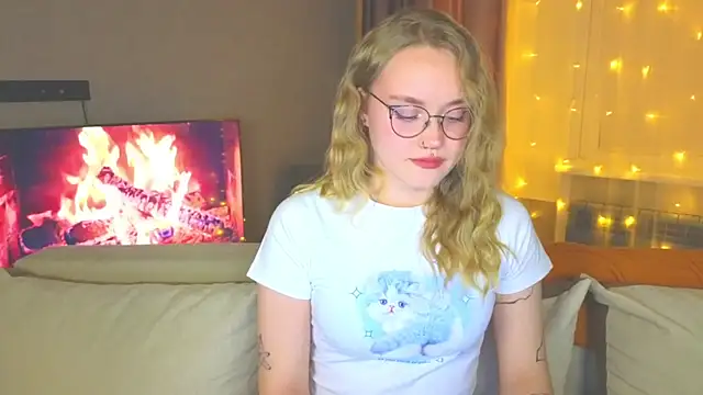 Snapshot of Aurora_Golden1 chatting on December 12, 2024, 4:43 pm Aurora Golden1 online show from December 12, 2024, 4:43 pm