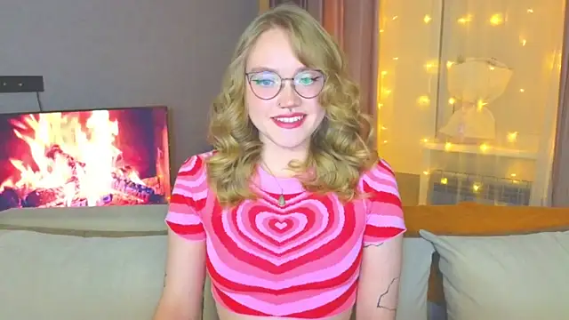 Snapshot of Aurora_Golden1 chatting on December 19, 2024, 3:41 pm Aurora Golden1 online show from December 19, 2024, 3:41 pm