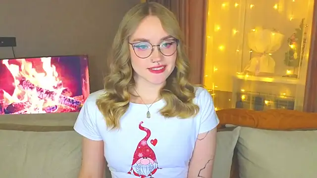 Snapshot of Aurora_Golden1 chatting on December 26, 2024, 8:42 pm Aurora Golden1 online show from December 26, 2024, 8:42 pm