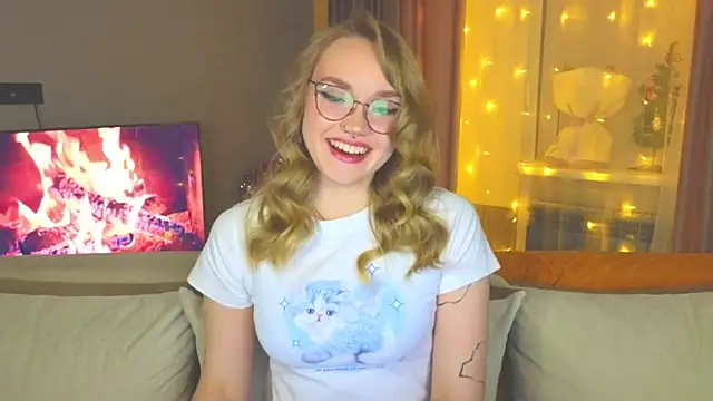 Snapshot of Aurora_Golden1 chatting on December 28, 2024, 7:54 pm Aurora Golden1 online show from December 28, 2024, 7:54 pm