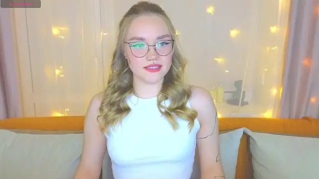 Snapshot of Aurora_Golden1 chatting on February 22, 2025, 3:36 pm Aurora Golden1 online show from February 22, 2025, 3:36 pm