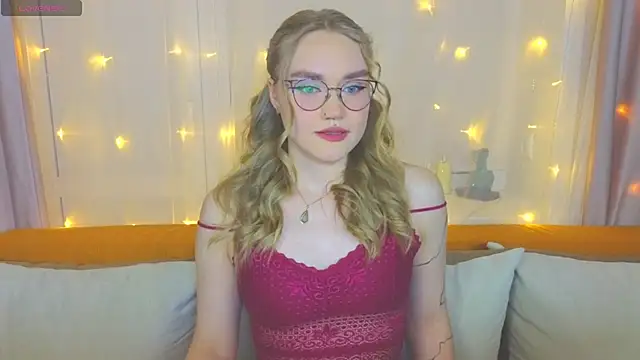 Snapshot of Aurora_Golden1 chatting on March 4, 2025, 7:22 pm Aurora Golden1 online show from March 4, 2025, 7:22 pm