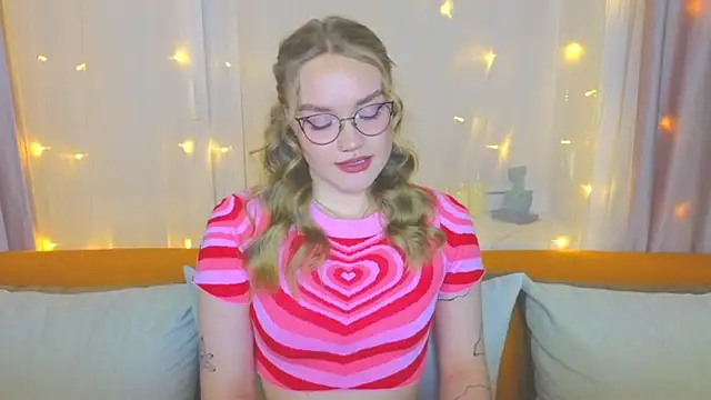 Snapshot of Aurora_Golden1 chatting on March 18, 2025, 7:10 pm Aurora Golden1 online show from March 18, 2025, 7:10 pm