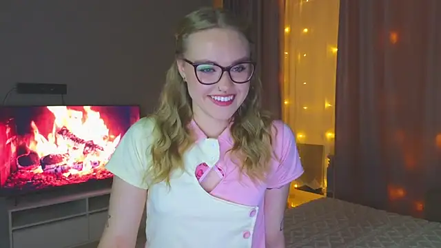 Snapshot of Aurora_Golden1 chatting on October 11, 2025, 7:01 pm Aurora Golden1 online show from October 11, 2025, 7:01 pm