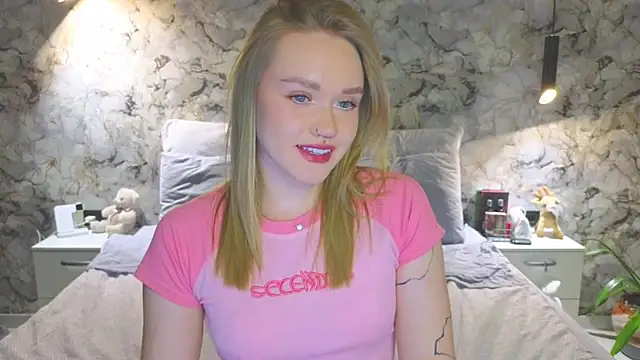 Snapshot of Aurora_Golden1 chatting on November 6, 2025, 4:30 pm Aurora Golden1 online show from November 6, 2025, 4:30 pm