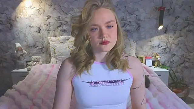 Aurora Golden1 online show from April 23, 2026, 6:47 am