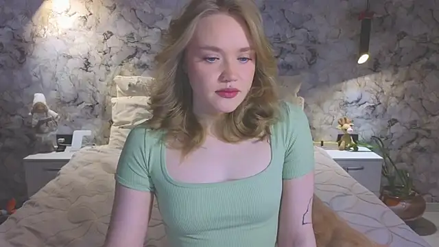 Snapshot of Aurora_Golden1 chatting on May 3, 2026, 9:32 pm Aurora Golden1 online show from May 3, 2026, 9:32 pm