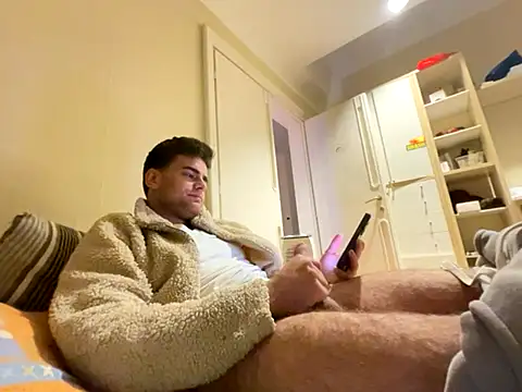 cubalibre02 online show from December 3, 2025, 8:29 pm