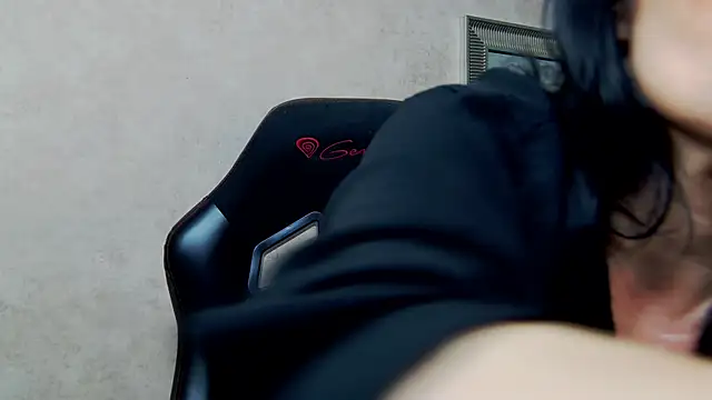 NicolleReyn online show from January 7, 2026, 5:48 pm