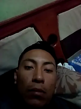 Snapshot of Robertoch chatting on November 13, 2025, 4:06 pm Robertoch online show from November 13, 2025, 4:06 pm