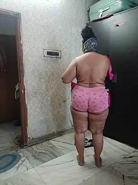 Ivy-09 online show from April 12, 2026, 5:23 am