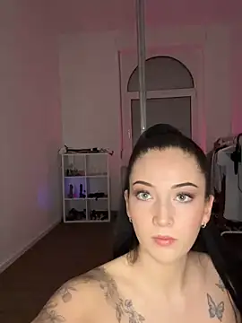 Snapshot of Sugarlina chatting on February 15, 2025, 10:31 pm Sugarlina online show from February 15, 2025, 10:31 pm