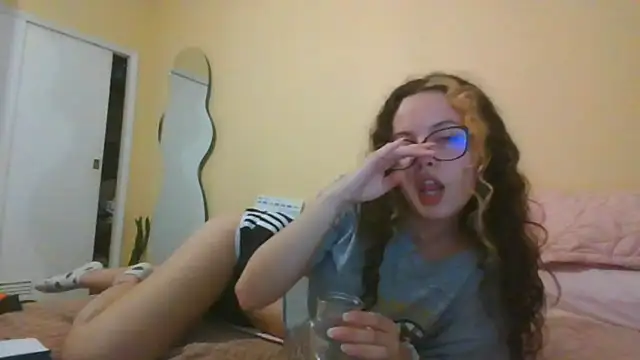 Snapshot of frikigyal chatting on January 19, 2025, 2:36 am frikigyal online show from January 19, 2025, 2:36 am